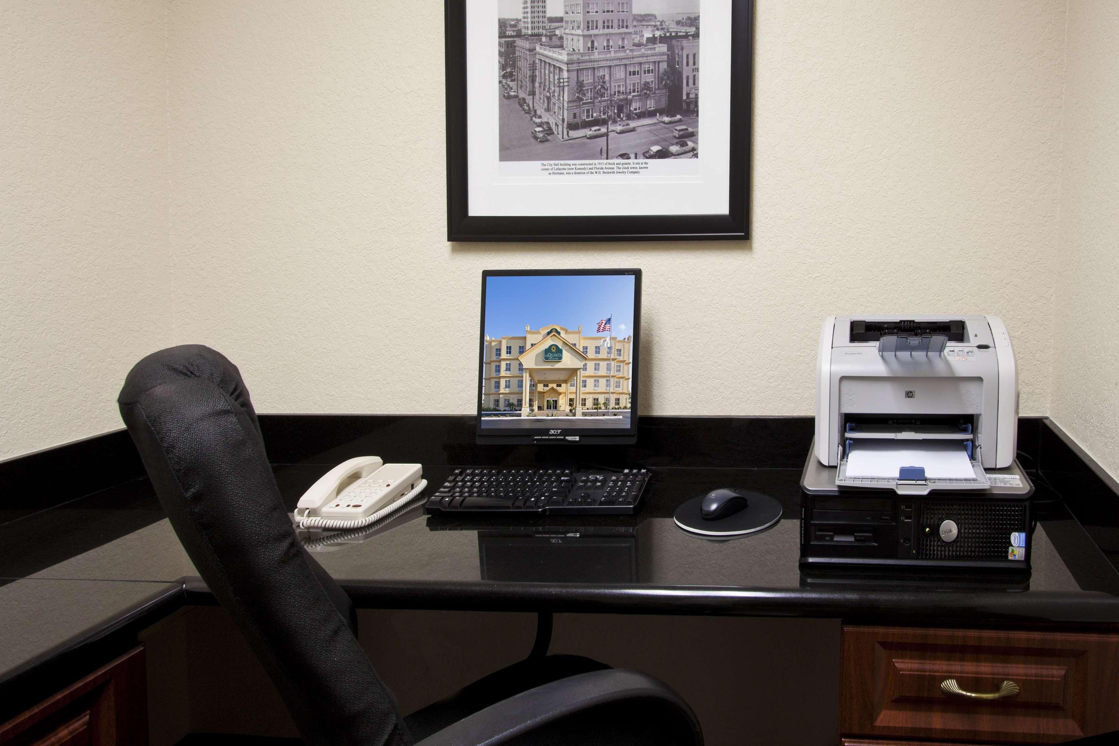 La Quinta By Wyndham Tampa Central Carrollwood Village Bagian luar foto